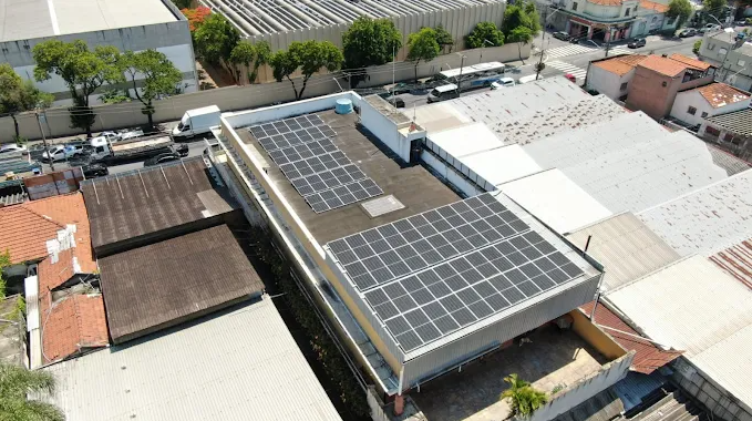 Sistema residencial de energia solar instalado em Vinhedo/SP